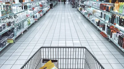 Market kasası ve alışveriş arabaları